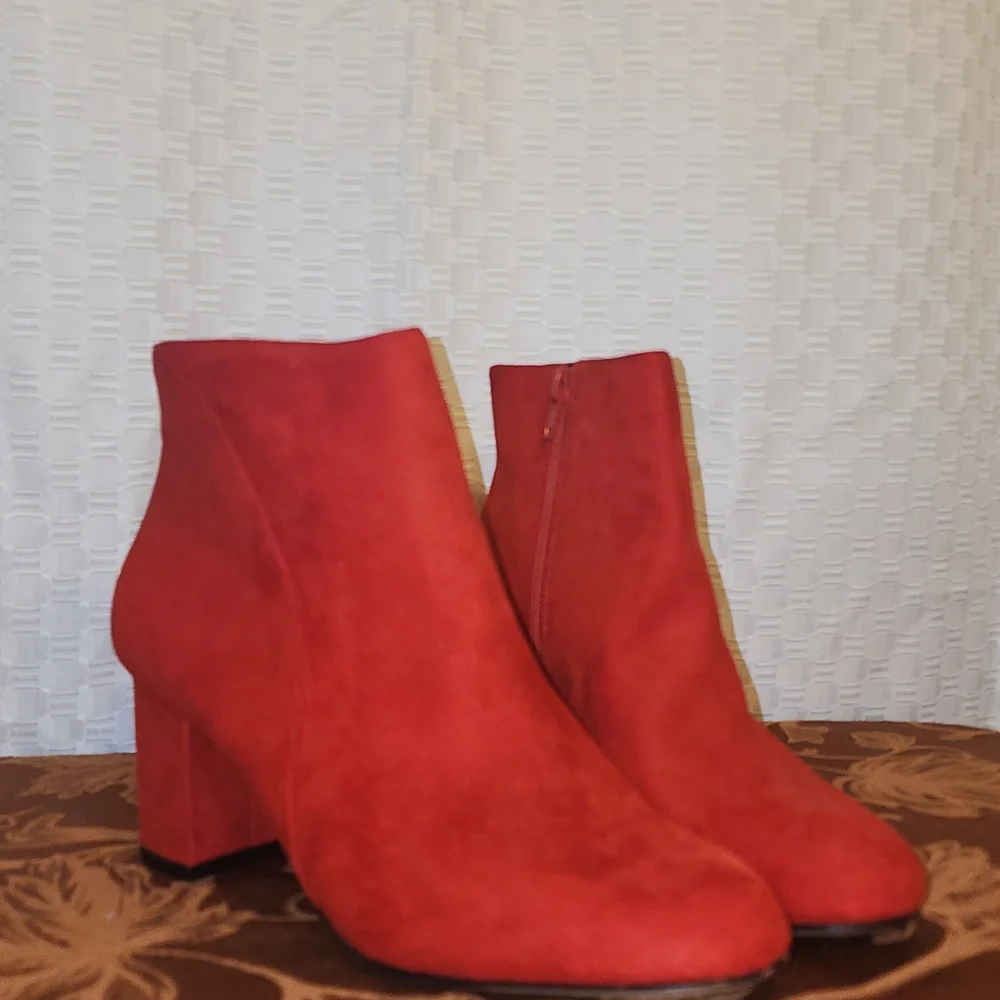Women's Red Suede Heeled Ankle Boots Zipper Holiday Ankeboot Booties - Picture 3 of 6